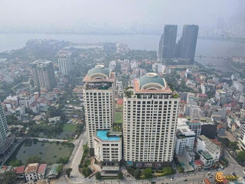 Building D' Le Roi Soleil